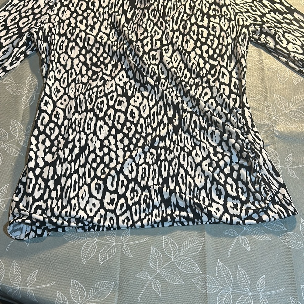 Chaus New York Blouse. - Picture 5 of 15